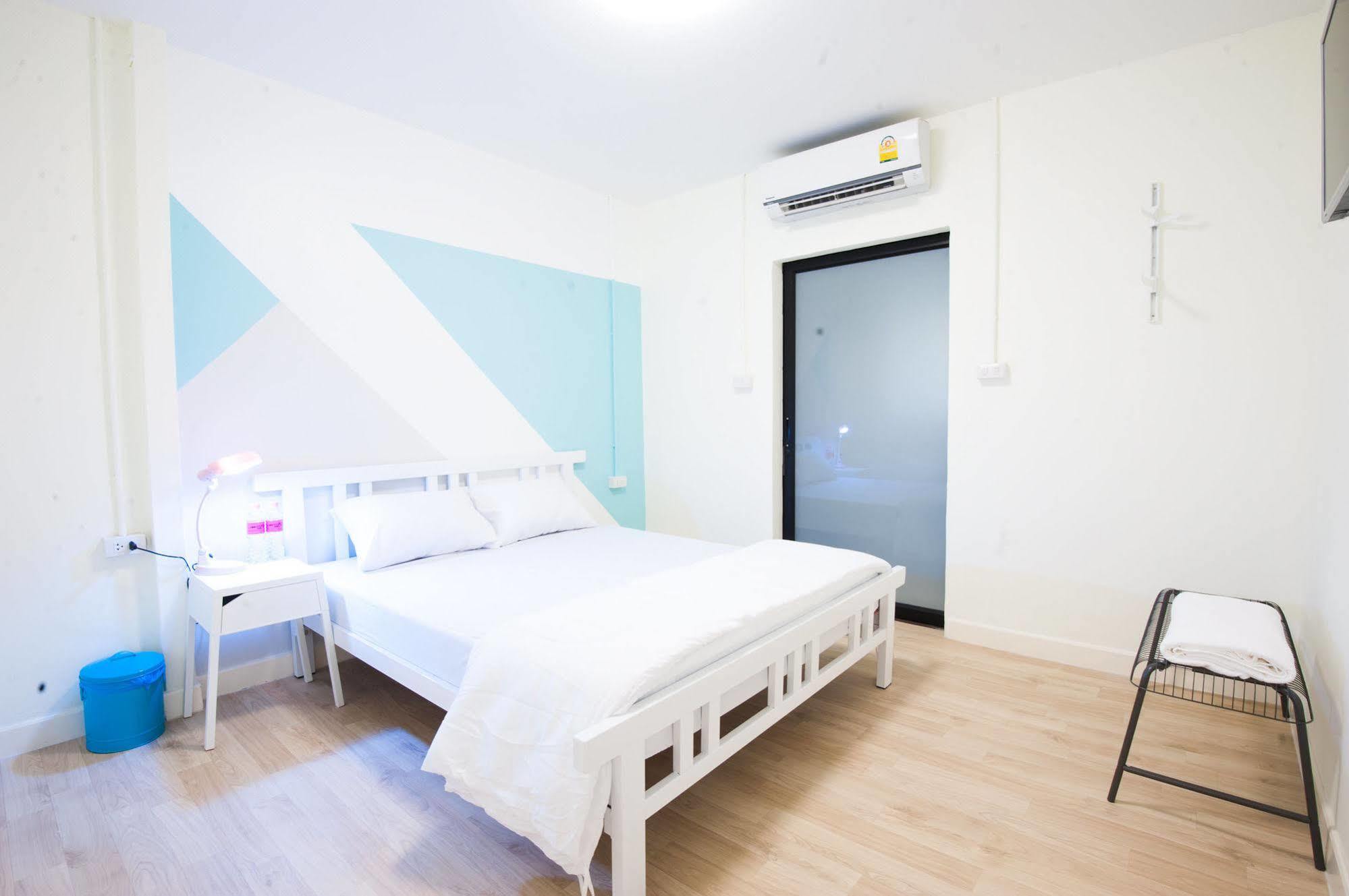 My Thai Hostel Бангкок Экстерьер фото