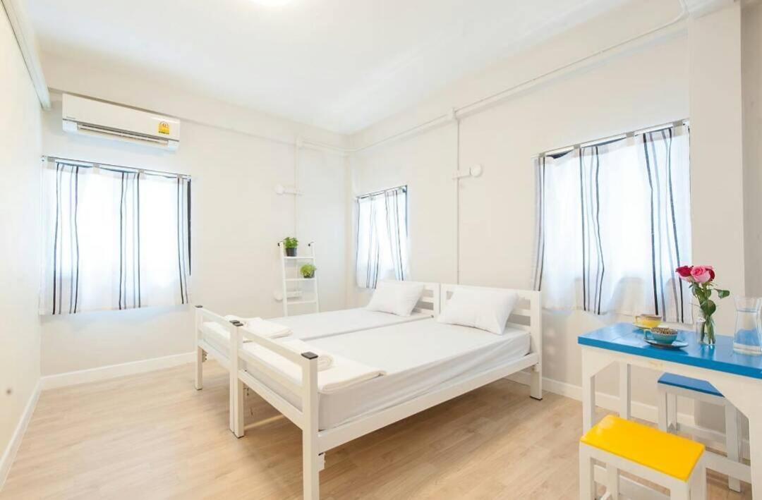 My Thai Hostel Бангкок Экстерьер фото